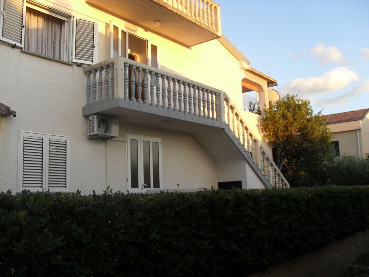 Apartment Zdenka ポヴリャナ エクステリア 写真